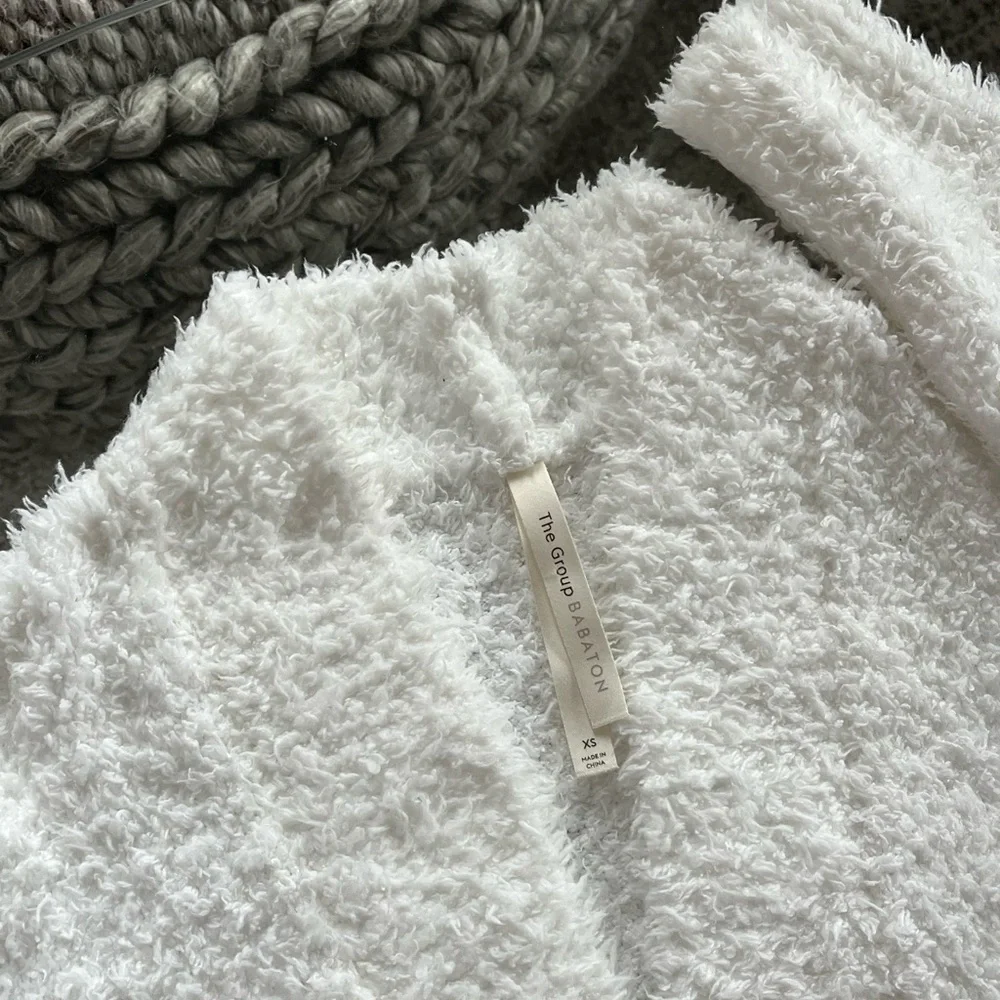 Aritzia The Group By Babaton White Retreat Textured Cozy Belted Robe/ Cardigan - Picture 6 of 17